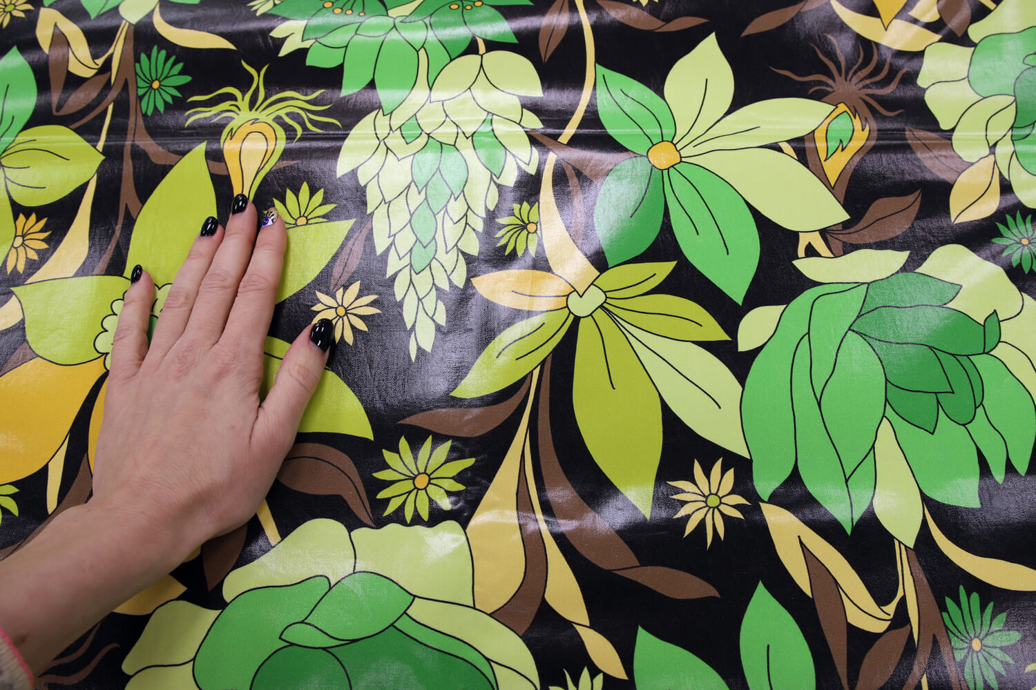Плащевая ткань на неопрене Fendi, цвет Зеленый, фото 1