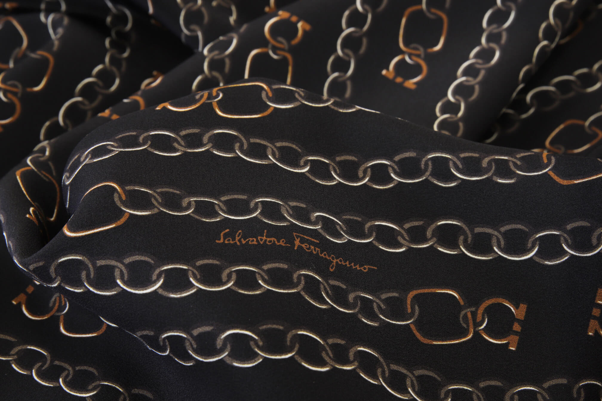 Шелковый крепдешин Salvatore Ferragamo, цвет Черный, фото 1