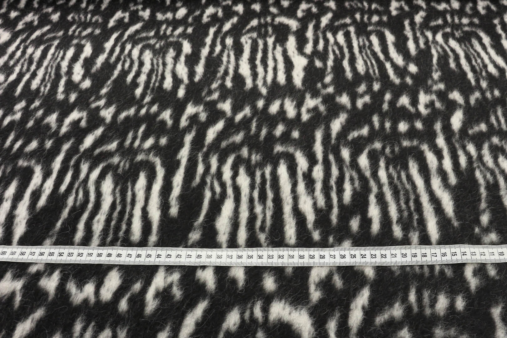 Толстая пальтовка из ламы  PIACENZA, цвет Черно-белый, фото 1