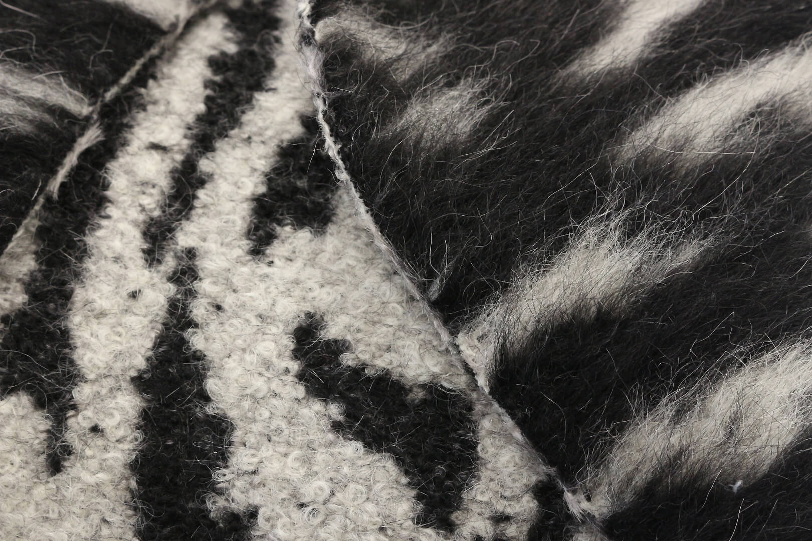 Толстая пальтовка из ламы  PIACENZA, цвет Черно-белый, фото 2