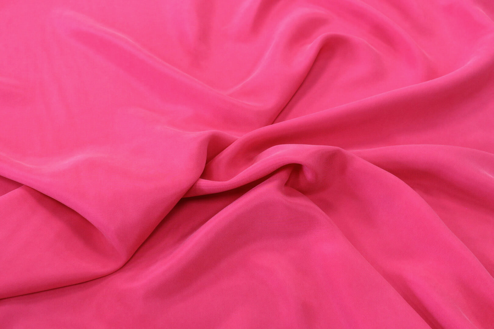Вареный шелк. Ткань вареная розовый. Ядовитый шёлк арт. Фото шёлка в близи.