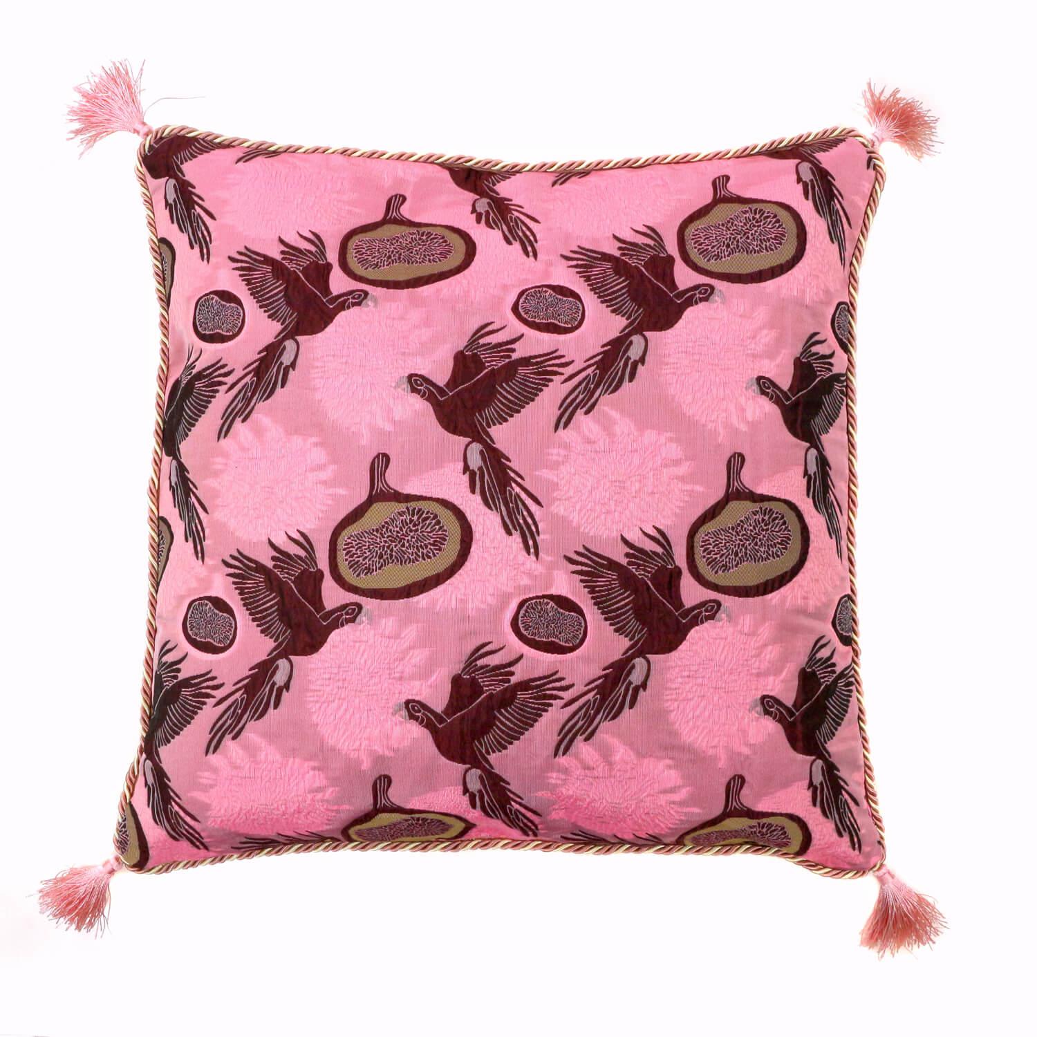 Декоративная подушка двусторонняя с кистями и шнуром 50х50см, цвет Розовый