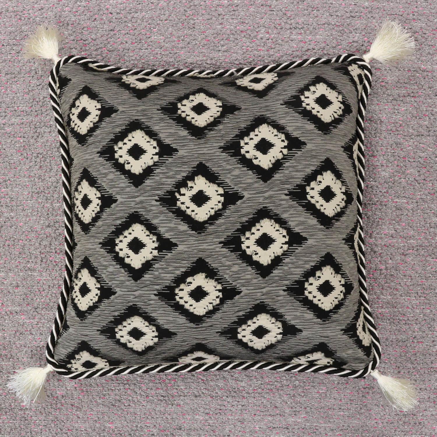 Декоративная подушка с кистями и шнуром 40х40 см, цвет Черно-белый