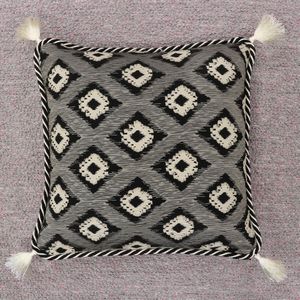 Декоративная подушка с кистями и шнуром 40х40 см, цвет Черно-белый