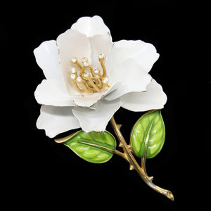 Брошь винтажная Роза Trifari, цвет Белый